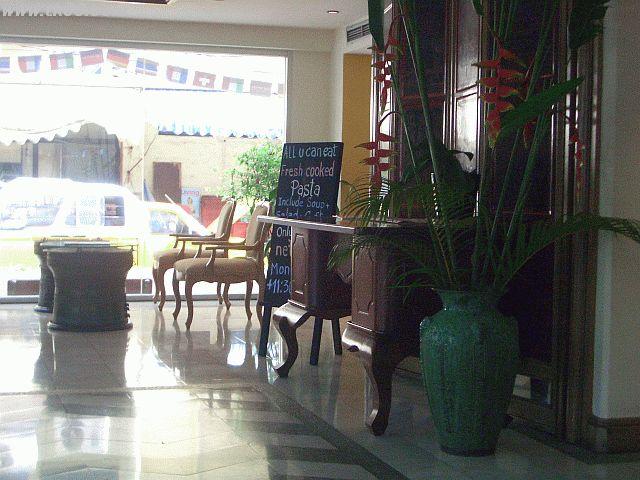 ãƒ›ãƒ†ãƒ«ã¯æ´‹é¢¨ã®ä½œã‚Šã§è½ã¡ç€ã„ãŸé›°å›²æ°—ã¯è‰¯ã‹ã£ãŸã§ã™