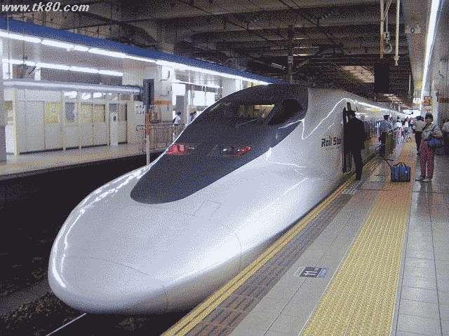 26日、新幹線で移動